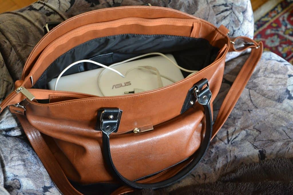 Handbag with laptop inside